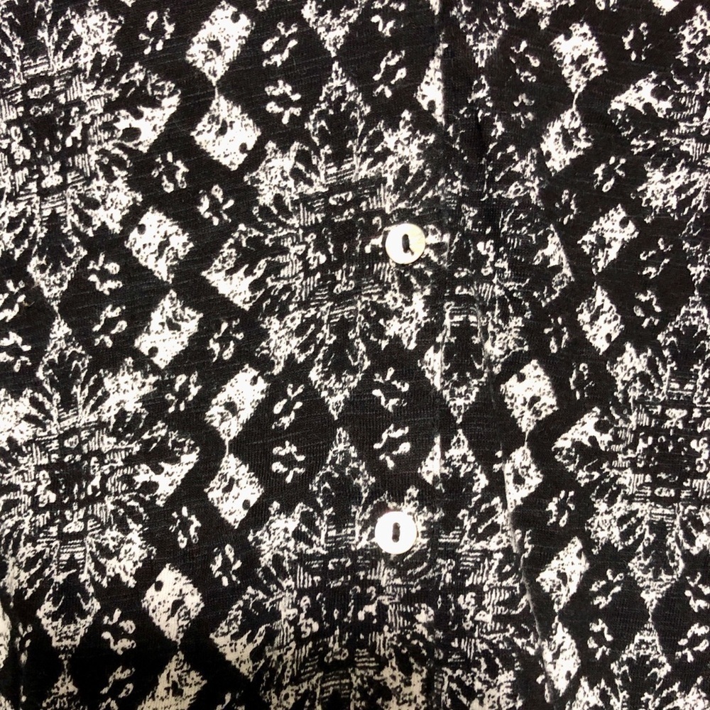 ๐ธ๏ธLucky Brand V-Neckline Cotton button down blouse - Picture 8 of 12